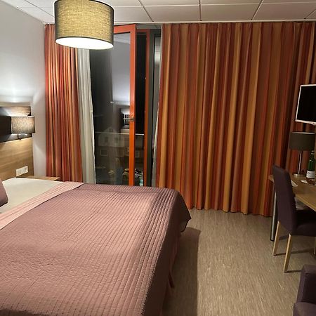Hotel Efcannos Vechelde Buitenkant foto