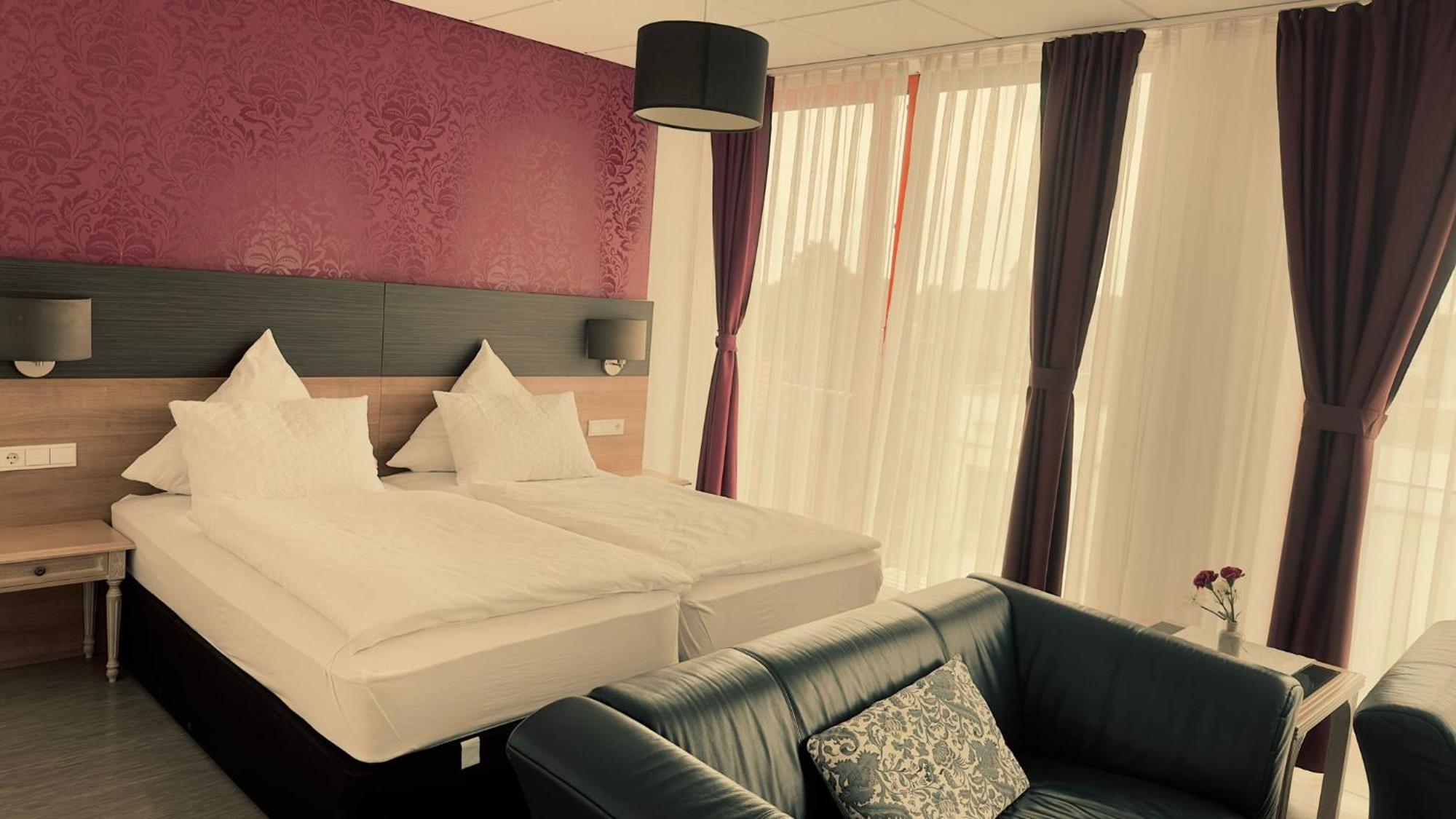 Hotel Efcannos Vechelde Buitenkant foto